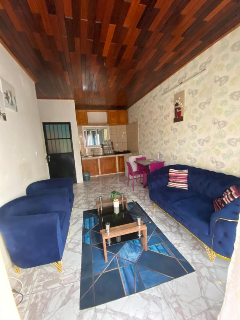 Cave Royale - Chambres-Studios-Apparts Meubles - Logpom Hopithal Des Soeurs Apres Camara Laye Дуала Экстерьер фото