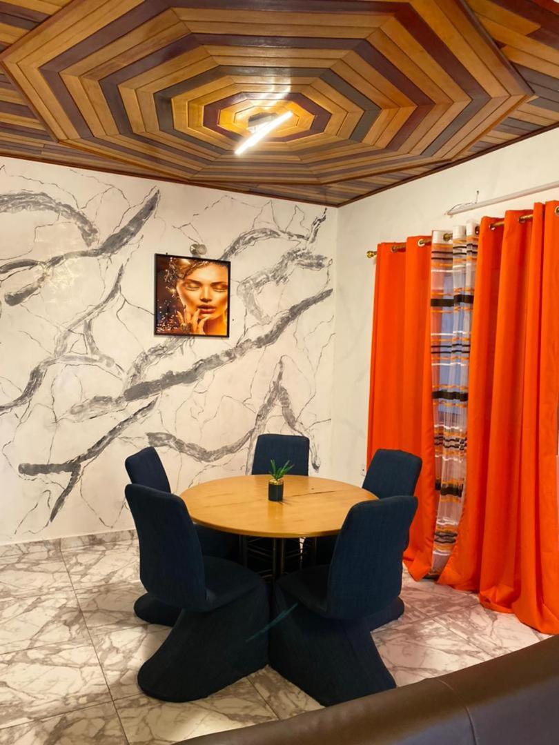 Cave Royale - Chambres-Studios-Apparts Meubles - Logpom Hopithal Des Soeurs Apres Camara Laye Дуала Экстерьер фото