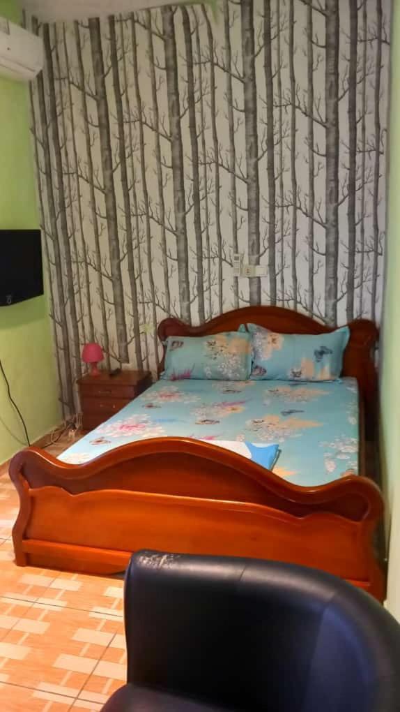Cave Royale - Chambres-Studios-Apparts Meubles - Logpom Hopithal Des Soeurs Apres Camara Laye Дуала Экстерьер фото