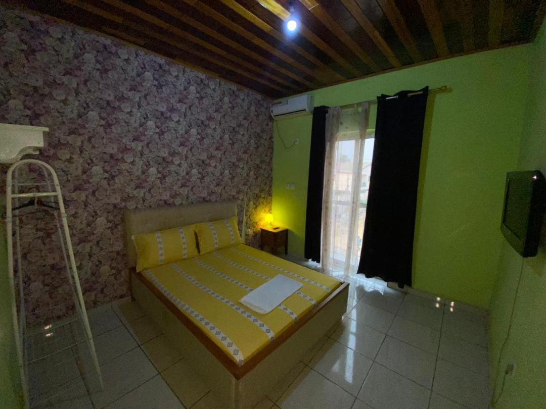 Cave Royale - Chambres-Studios-Apparts Meubles - Logpom Hopithal Des Soeurs Apres Camara Laye Дуала Экстерьер фото